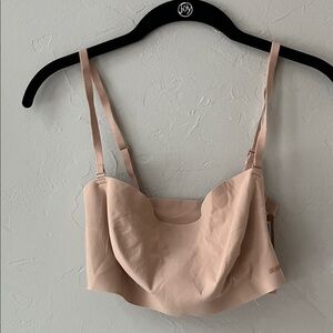 SKIMS NAKED BANDEAU BRA IN CLAY M